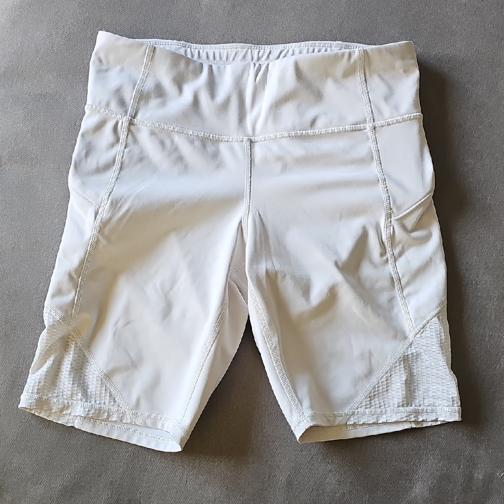 Athleta White Women's Shorts, Size Medium
